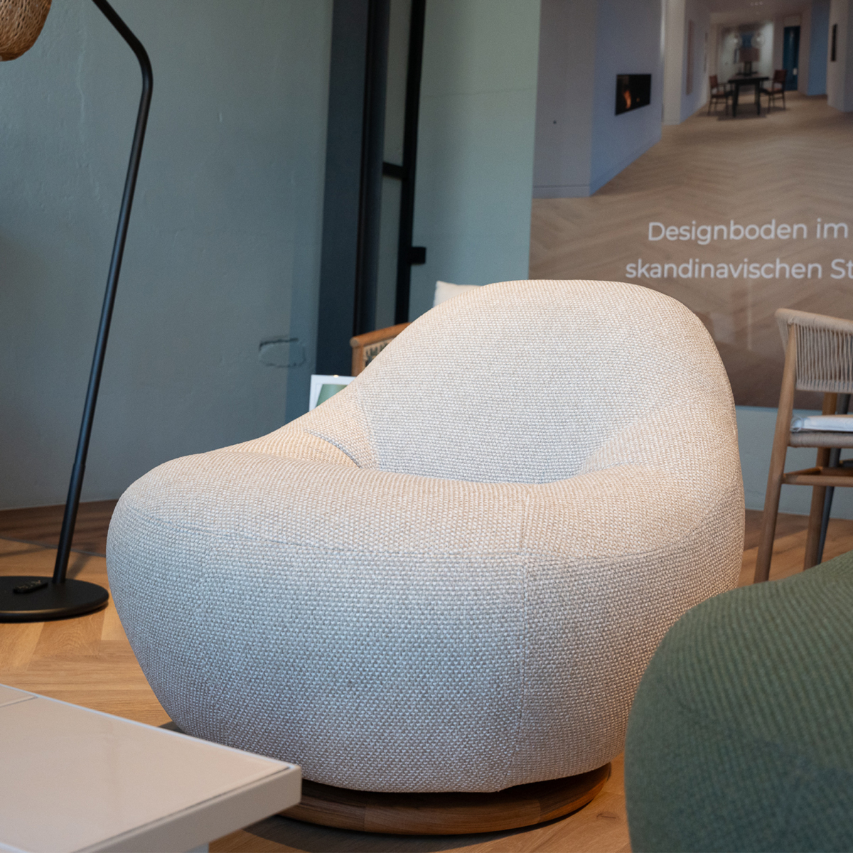 Cane-Line Gem Loungesessel mit Drehfuß